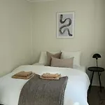아파트 Modern - Walking Distance To Everything *