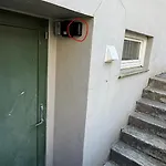 Modern - Walking Distance To Everything 아파트
