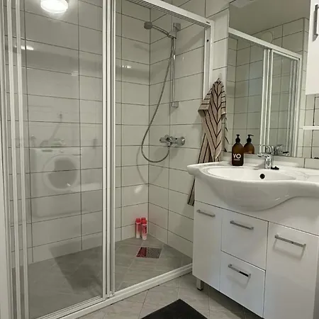 Modern - Walking Distance To Everything Appartement