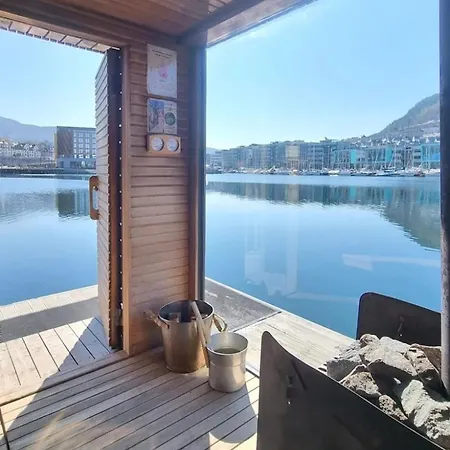 Modern - Walking Distance To Everything *