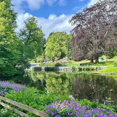 Modern - Walking Distance To Everything