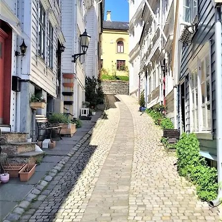 Modern - Walking Distance To Everything Bergen