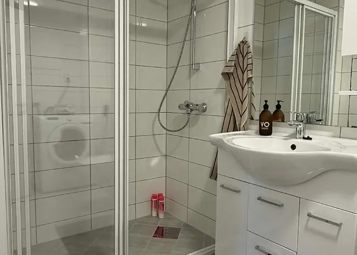 Modern - Walking Distance To Everything Appartement