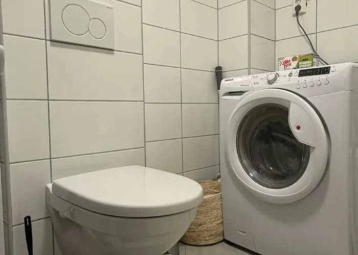 Modern - Walking Distance To Everything 公寓 *