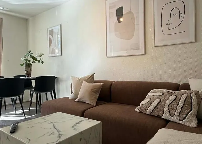 Modern - Walking Distance To Everything Appartement