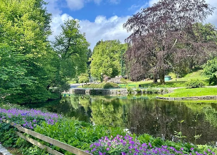 Modern - Walking Distance To Everything